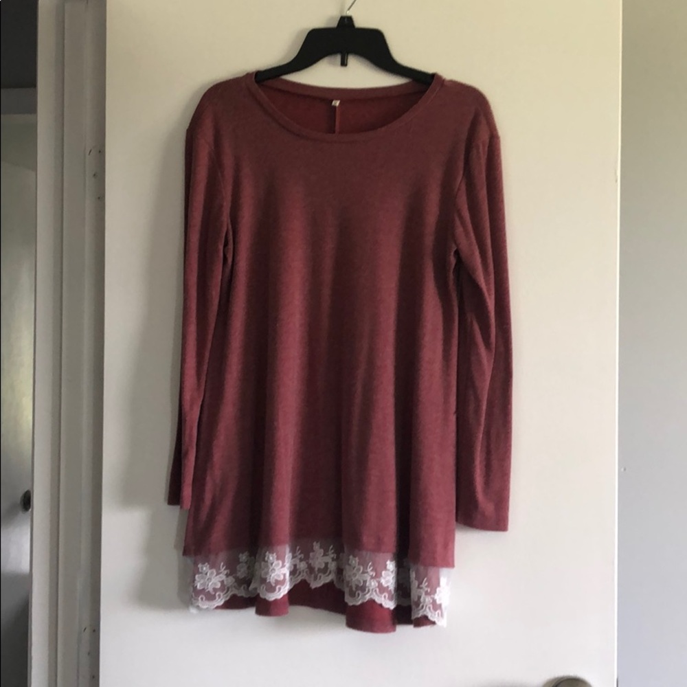 Laced bottom long sleeve - M